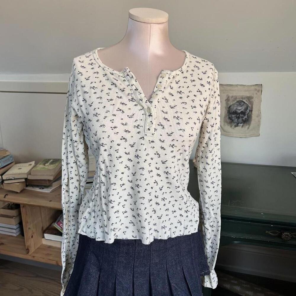 Brandy Melville Women's Cream and White Shirt
